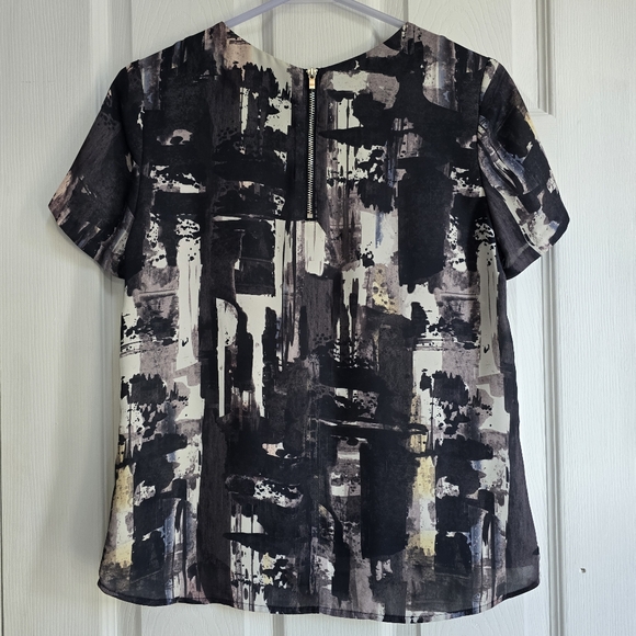 🌷Abstract Graphic Satin Top - Picture 3 of 6